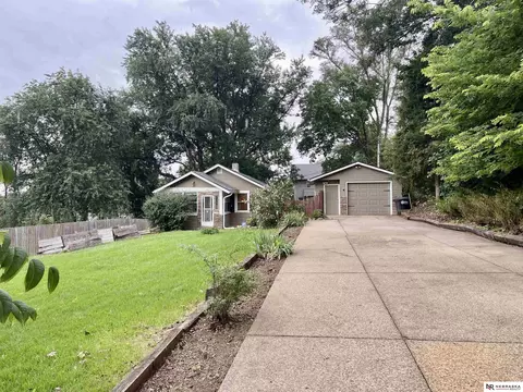 3049 Newport Ave, Omaha, NE 68112