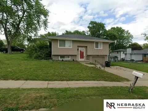 4962 O St, Omaha, NE 68117