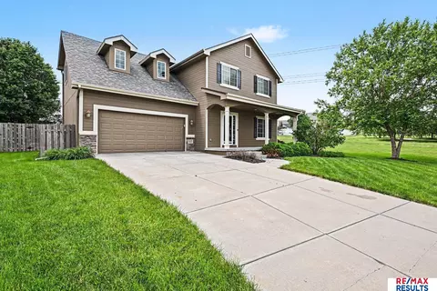 11171 Prospect St, Papillion, NE 68046