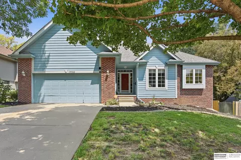 15366 Corby St, Omaha, NE 68116