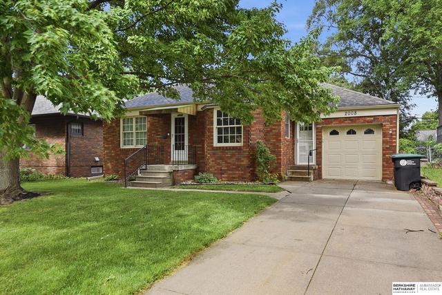 2008 N 49th St, Omaha, NE 68104