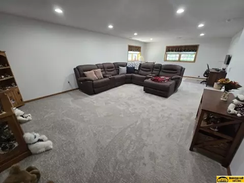 613 Springview Cir, Beatrice, NE 68310 photo 16