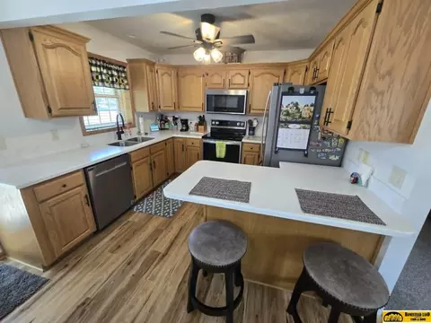 613 Springview Cir, Beatrice, NE 68310 photo 7
