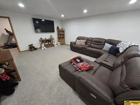 613 Springview Cir, Beatrice, NE 68310 photo 17
