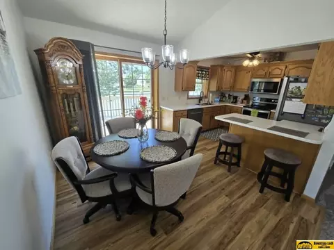 613 Springview Cir, Beatrice, NE 68310 photo 6