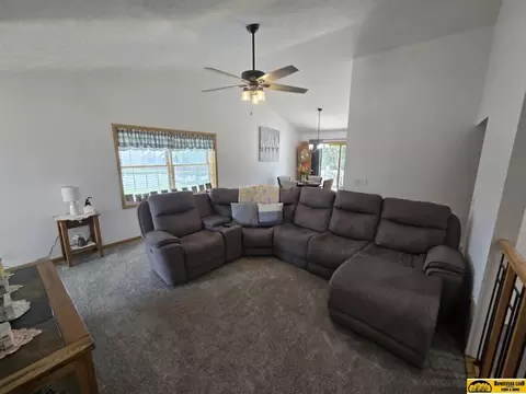 613 Springview Cir, Beatrice, NE 68310 photo 5