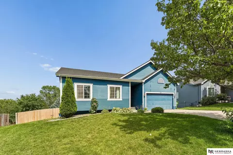 1507 Ridgeview Dr, Papillion, NE 68046
