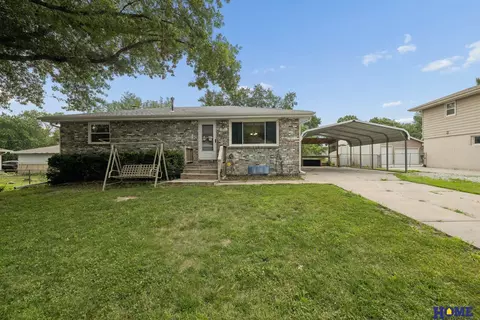 1541 Manatt St, Lincoln, NE 68521
