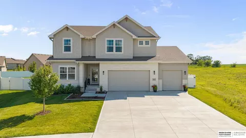 18483 Prestwick Ave, Omaha, NE 68136