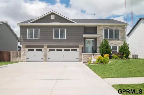 7808 Nicole Ln, Lincoln, NE 68516