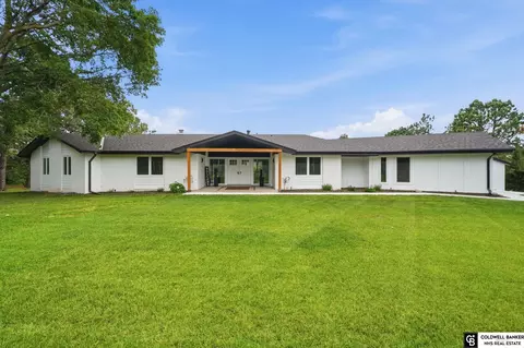 2505 S 70th St, Lincoln, NE 68506