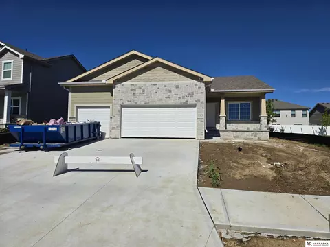 17612 Scott St, Bennington, NE 68007