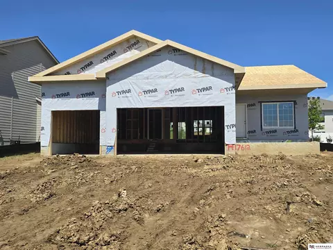 17612 Scott St, Bennington, NE 68007