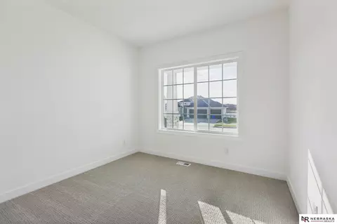 Bedroom - 17612 Scott St, Bennington, NE 68007 photo 6 of 8