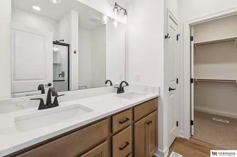 Bath - 17612 Scott St, Bennington, NE 68007 photo 1 of 4