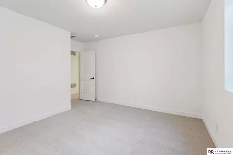Bedroom - 17612 Scott St, Bennington, NE 68007 photo 7 of 8
