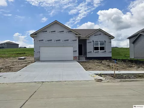 15955 Kempten Creek Dr, Bennington, NE 68007