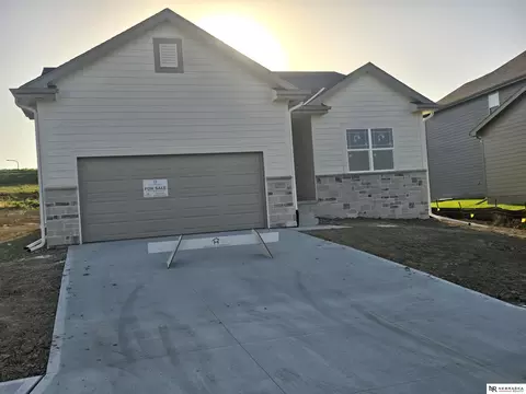 15955 Kempten Creek Dr, Bennington, NE 68007