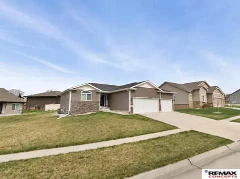 7216 Rebel Dr, Lincoln, NE 68516
