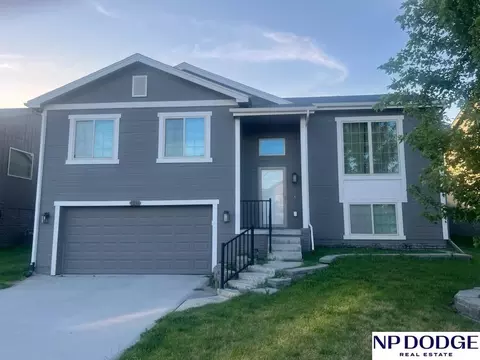 9236 Craig St, Omaha, NE 68122