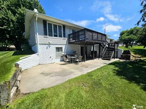 646 N 8th St, Geneva, NE 68361