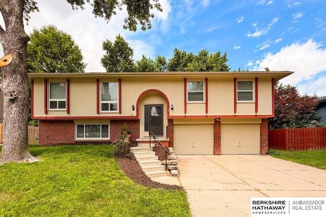 702 Shannon Rd, Papillion, NE 68046