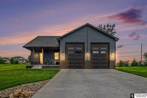 1929 Beaver Lake Blvd, Plattsmouth, NE 68048