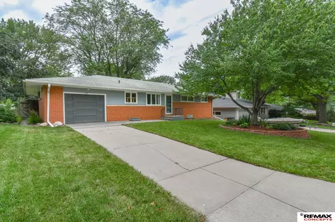 2345 Saint Thomas Dr, Lincoln, NE 68502
