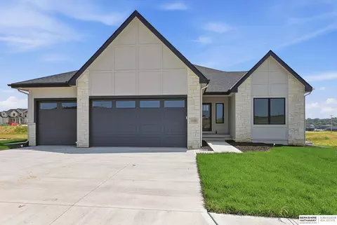 11105 S 221st St, Gretna, NE 68028