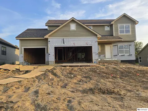 17151 Abigail St, Bennington, NE 68007