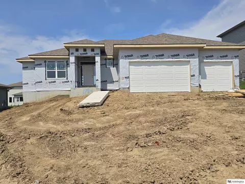 17114 Cora St, Bennington, NE 68007