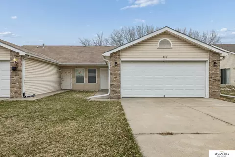 526 Lamont Dr, Lincoln, NE 68528