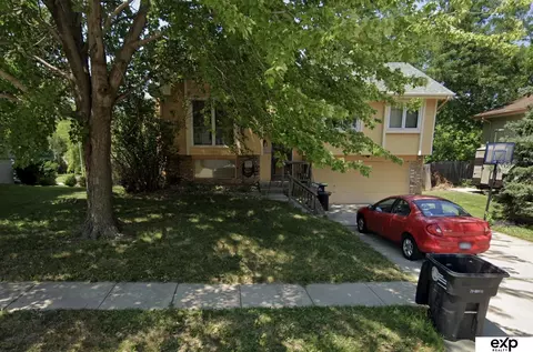 8232 Willit St, Omaha, NE 68122