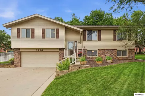 3216 S 76th St, Lincoln, NE 68506