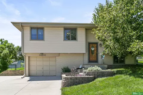 14105 Lisa St, Omaha, NE 68138