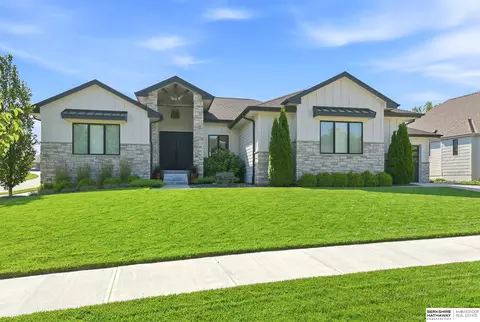 2005 S 208th St, Elkhorn, NE 68022