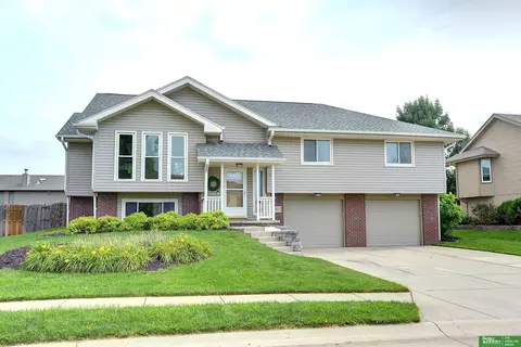 1812 Ashwood Ave, Papillion, NE 68133