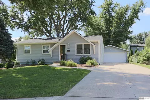 12517 B St, Omaha, NE 68144