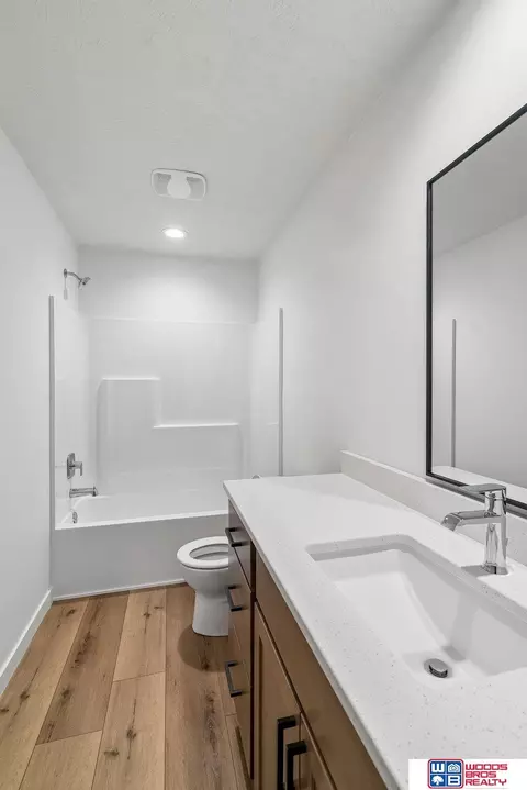 Bath - 9101 Castle Pine Dr, Lincoln, NE 68516 photo 4 of 4