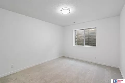 Bedroom - 9101 Castle Pine Dr, Lincoln, NE 68516 photo 9 of 10