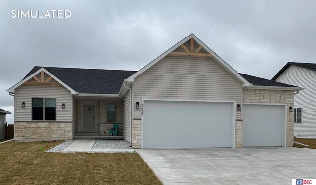 9101 Castle Pine Dr, Lincoln, NE 68516