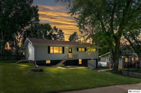 1705 Terry Ave, Bellevue, NE 68005