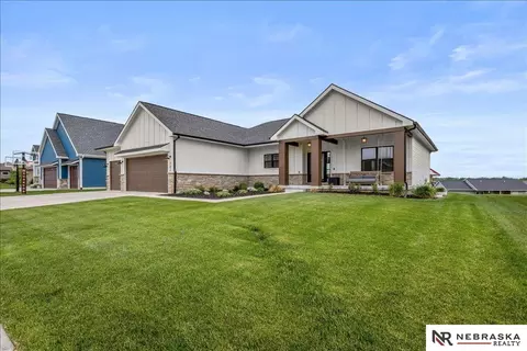 142 E Curtis St, Wahoo, NE 68066 photo 2