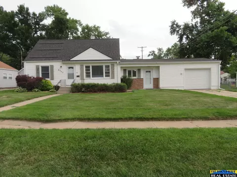6752 Charles St, Omaha, NE 68114