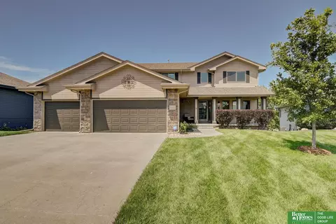 21314 Castlerock Ln, Gretna, NE 68028