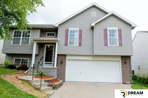 8814 Quest St, Omaha, NE 68122