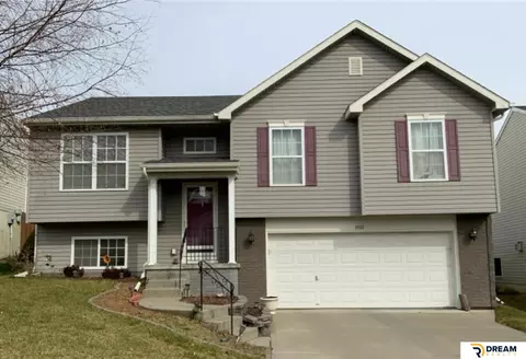 8814 Quest St, Omaha, NE 68122