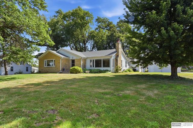 6102 Country Club Rd, Omaha, NE 68152