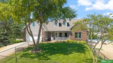 17310 Micky Dr, Bellevue, NE 68123