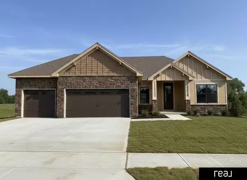 10914 Portage Dr, Papillion, NE 68046
